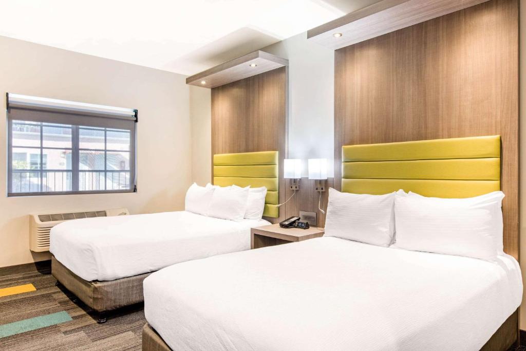 Double Room with Two Double Beds – Non-Smoking