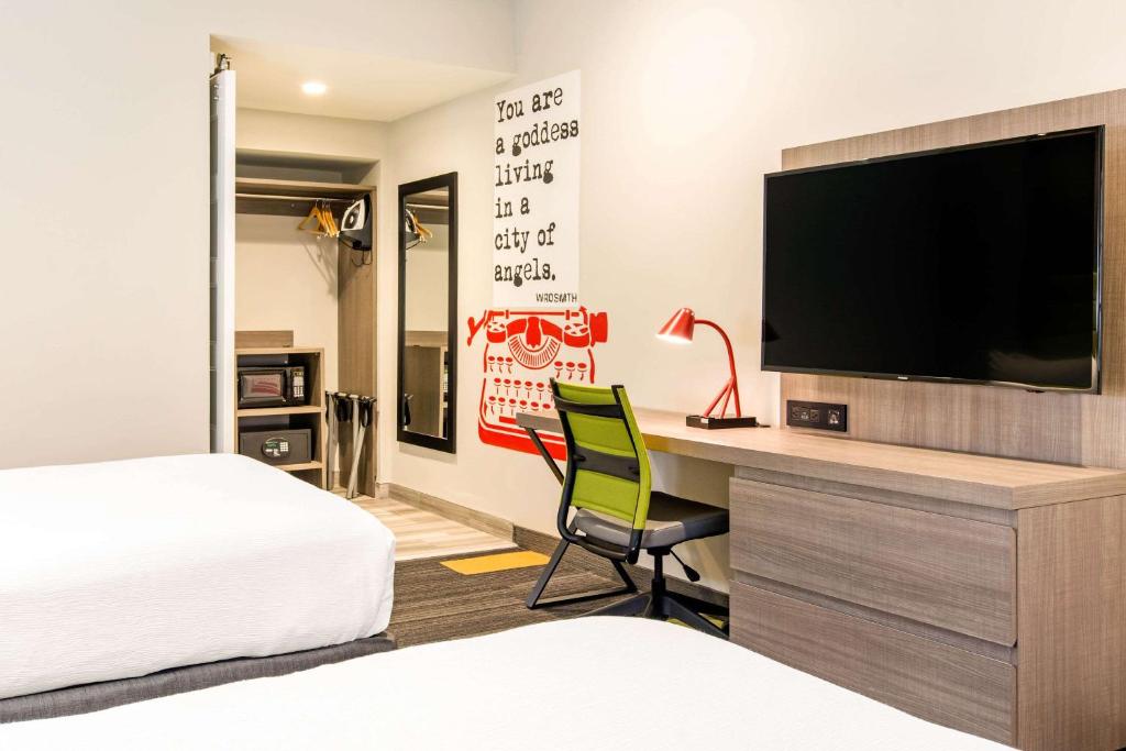 Double Room with Two Double Beds – Non-Smoking