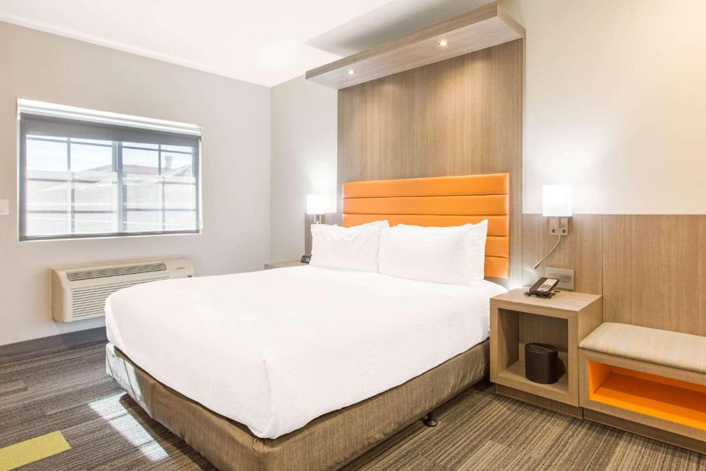 King Room – Non-Smoking