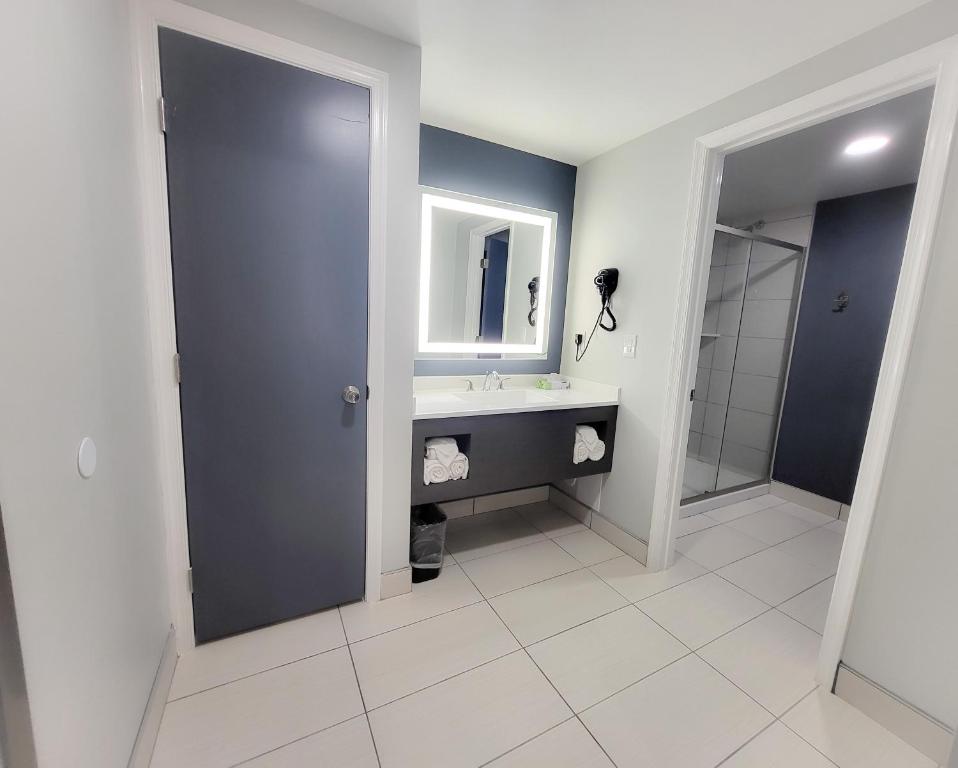 Standard Double Room with Two Double Beds – Non-Smoking