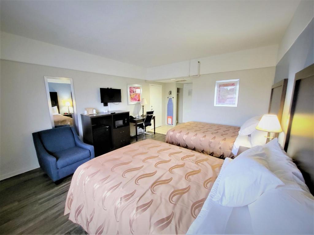 Standard Double Room with Two Double Beds – Smoking