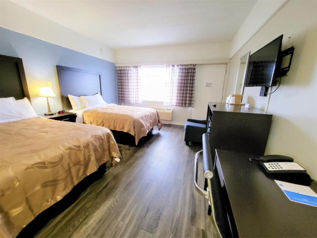 Standard Double Room with Two Double Beds – Smoking