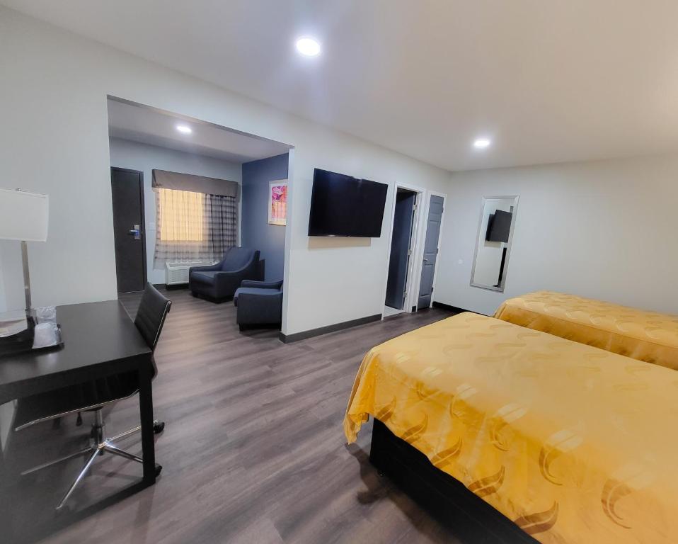 Suite with Two Double Beds – Non Smoking