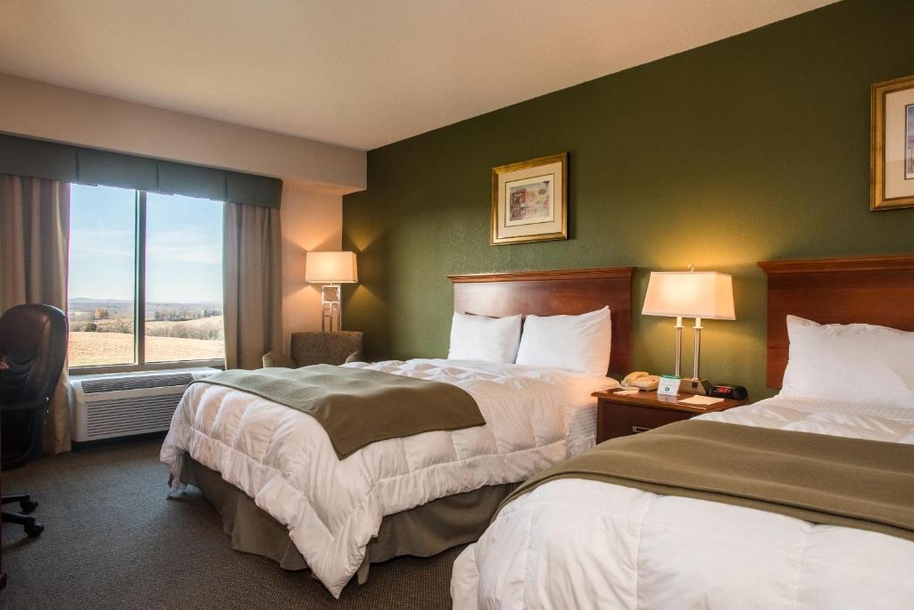 Queen Room with Two Queen Beds – Non-Smoking