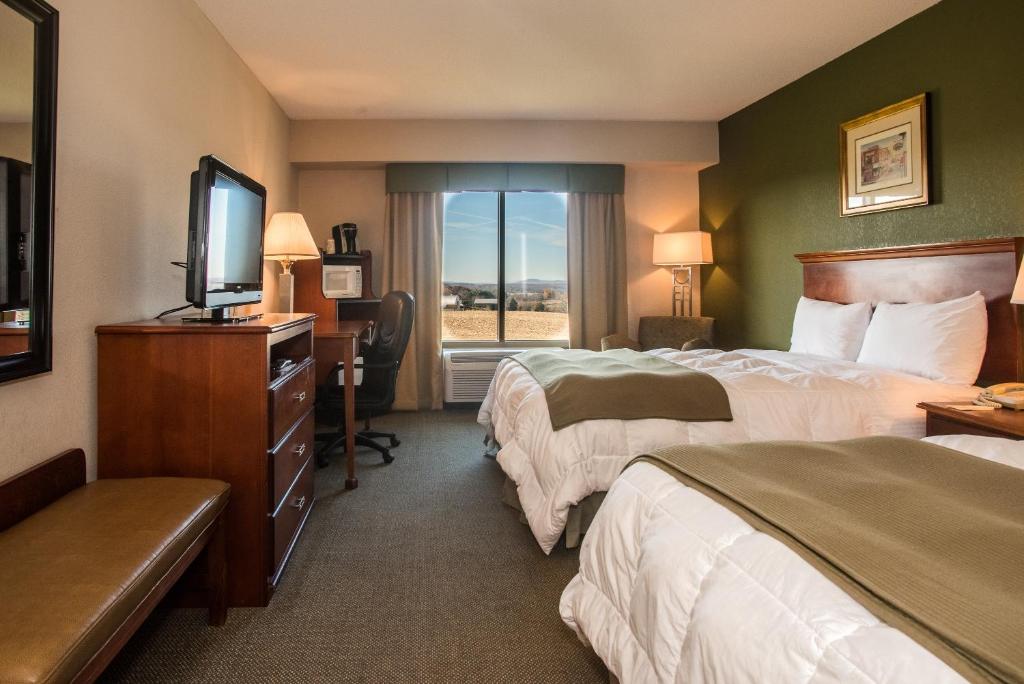 Queen Room with Two Queen Beds – Non-Smoking