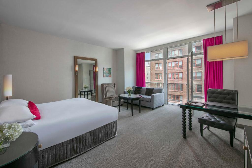 Grand Deluxe King Room