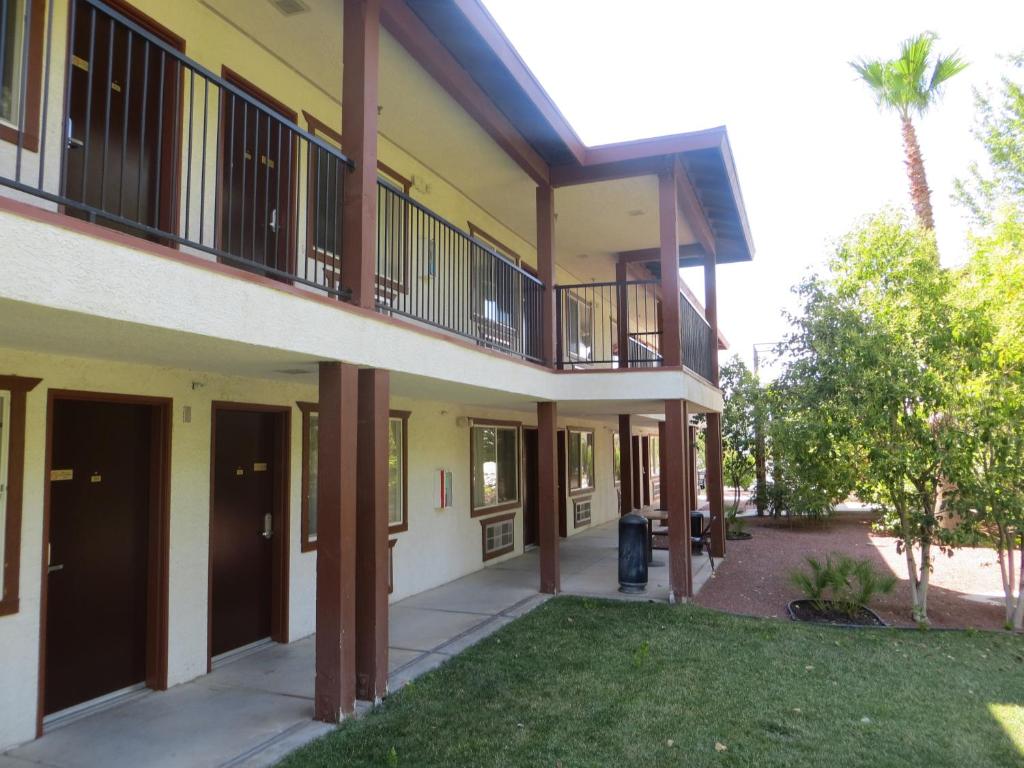 Deluxe Queen Room with Two Queen Beds – Non Pet Friendly