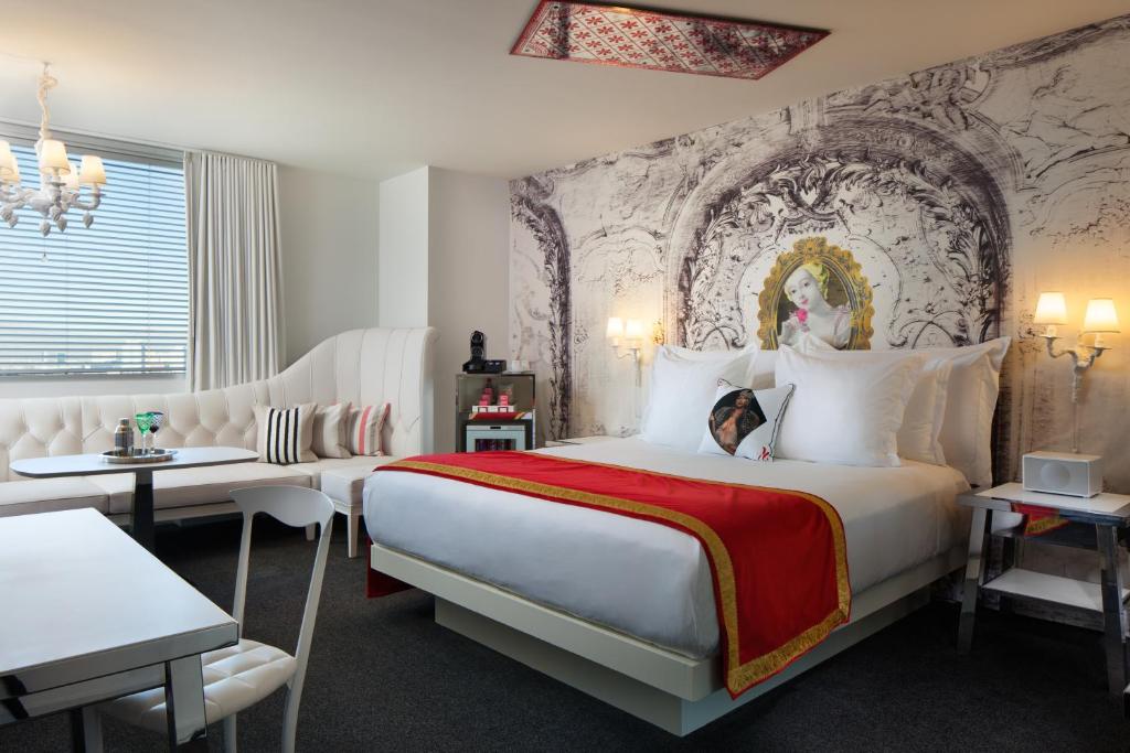 Alexandria Deluxe King