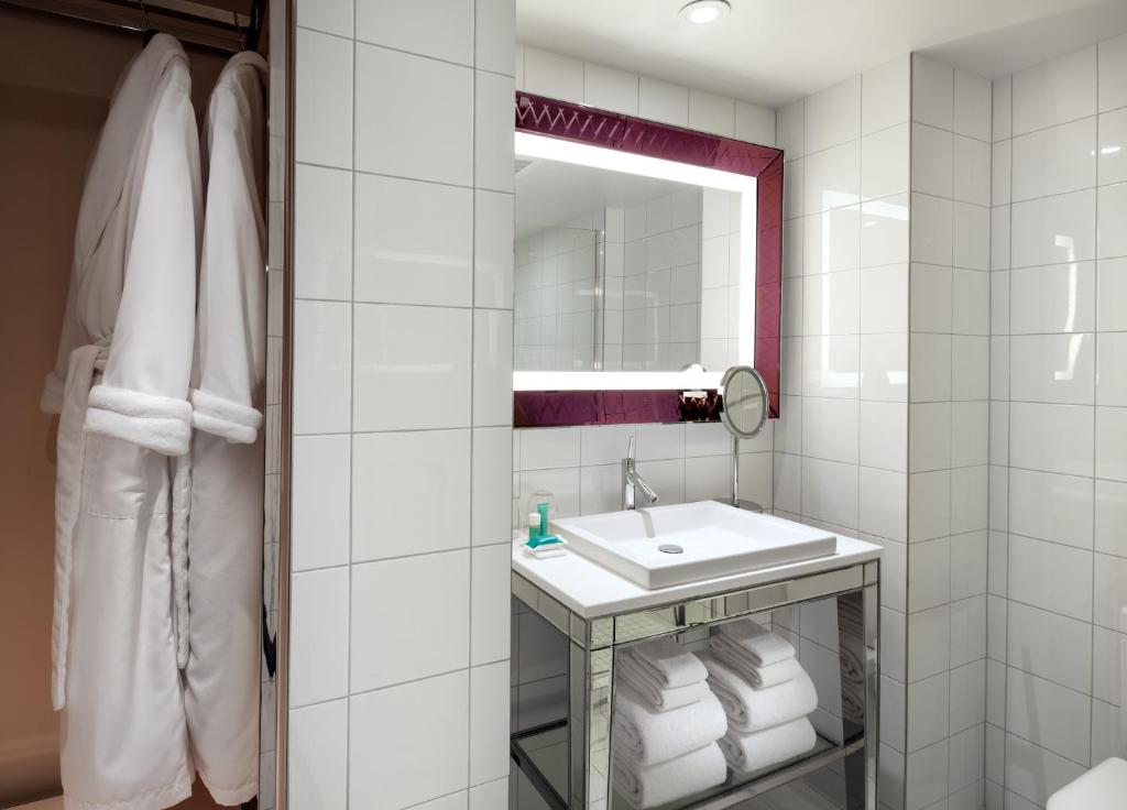 Alexandria Deluxe King