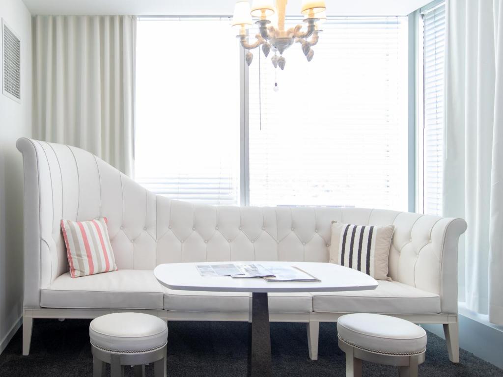 Alexandria King Suite