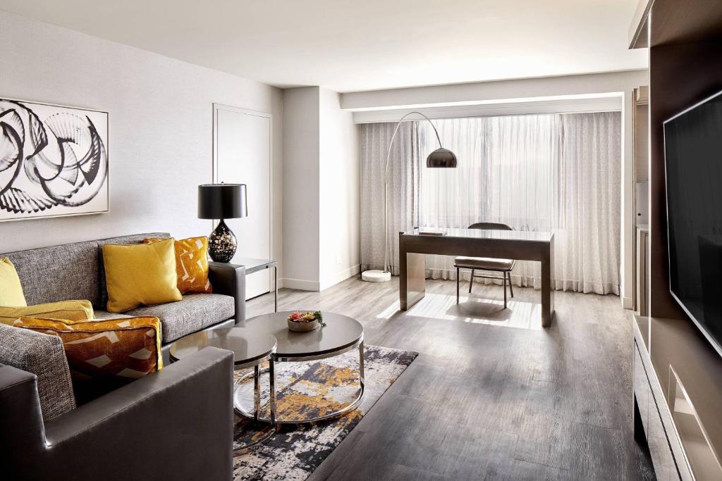 One-Bedroom King Suite with City View