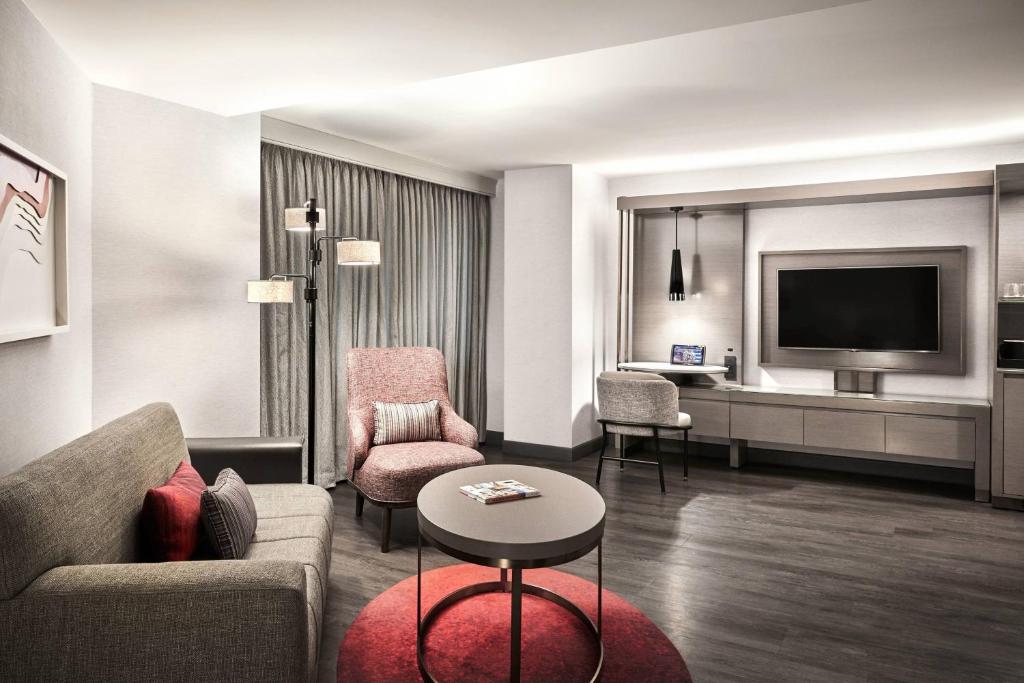 Two Bay Suite 1 Bedroom Hospitality Suite King No view