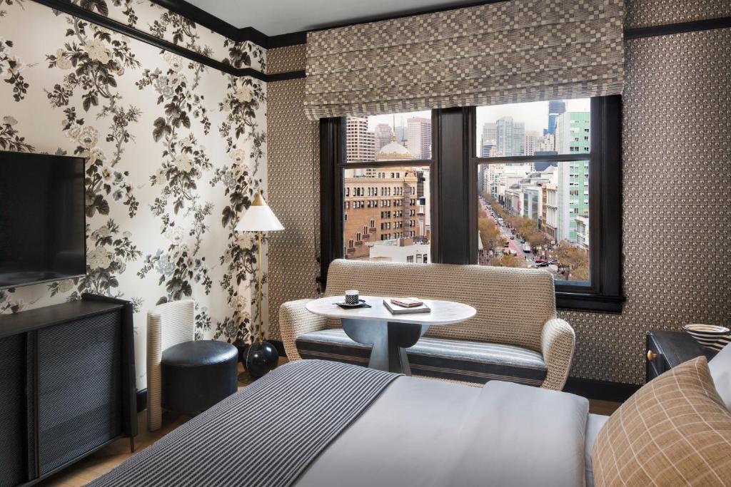 Premier King Accessible Larger Guest room 1 King