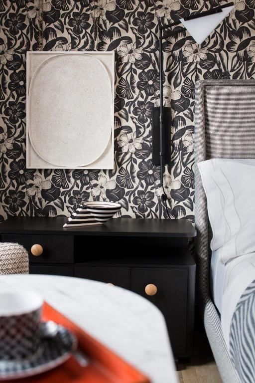 Premier King Larger Guest room 1 King City view