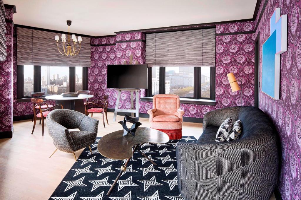 Premier Suite 1 Bedroom Suite 1 King City view