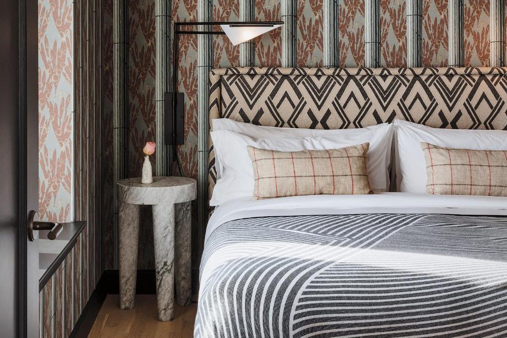 Premier Suite 1 Bedroom Suite 1 King City view