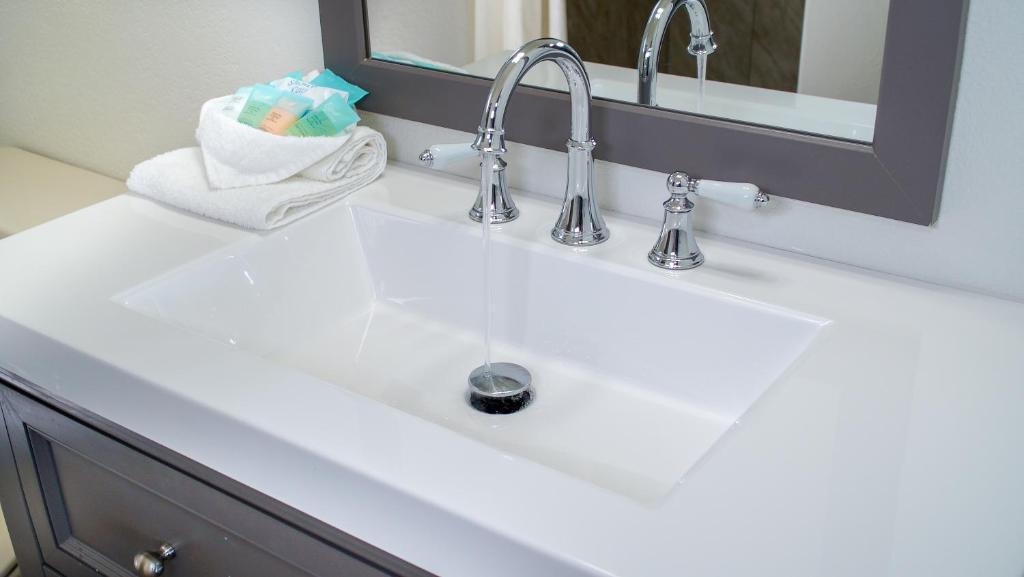 King Room with Courtyard View