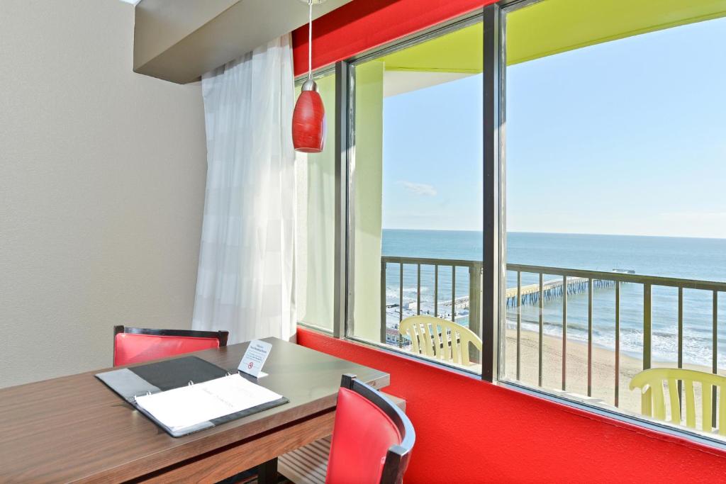 King Room with Ocean View – Non-Smoking