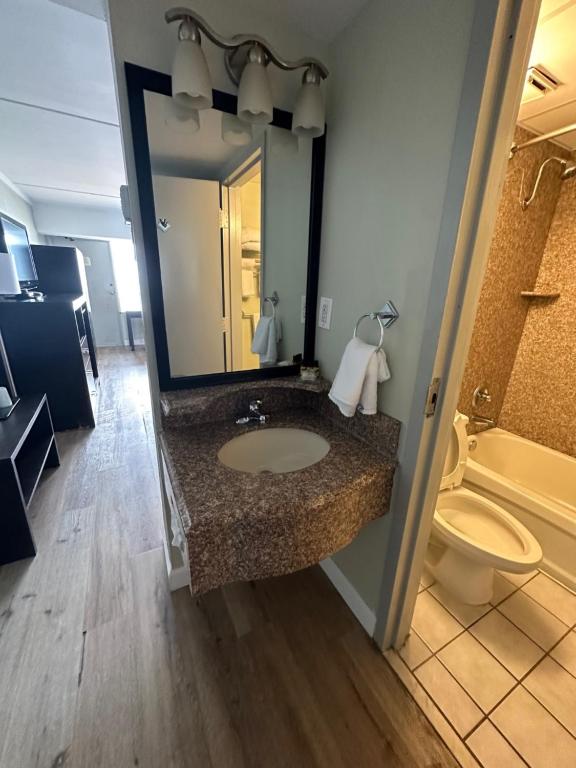 Queen Room with Two Queen Beds with Ocean View – Non-Smoking