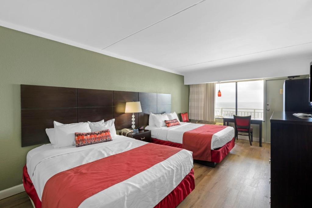 Queen Room with Two Queen Beds with Ocean View – Non-Smoking