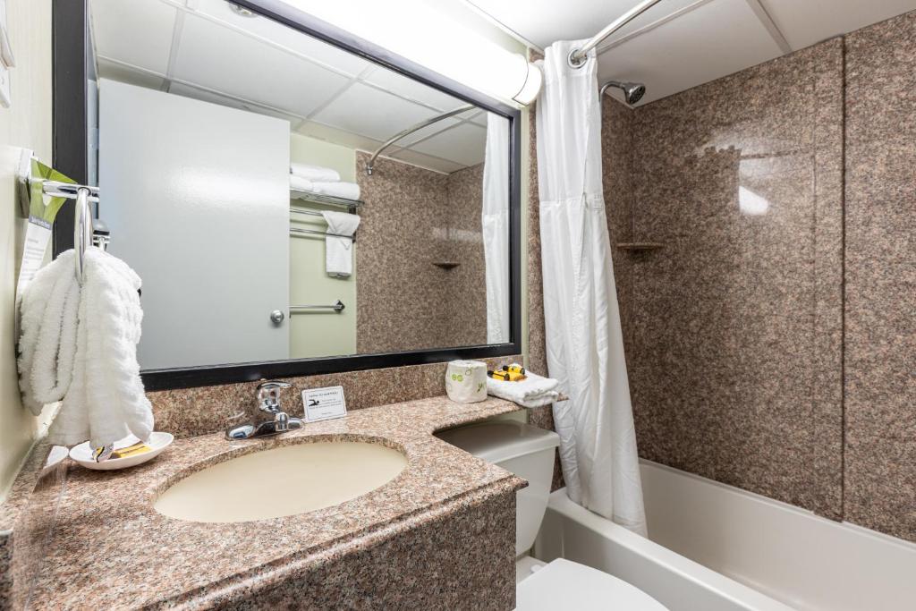 Room with Two Double Beds – Partial Ocean View