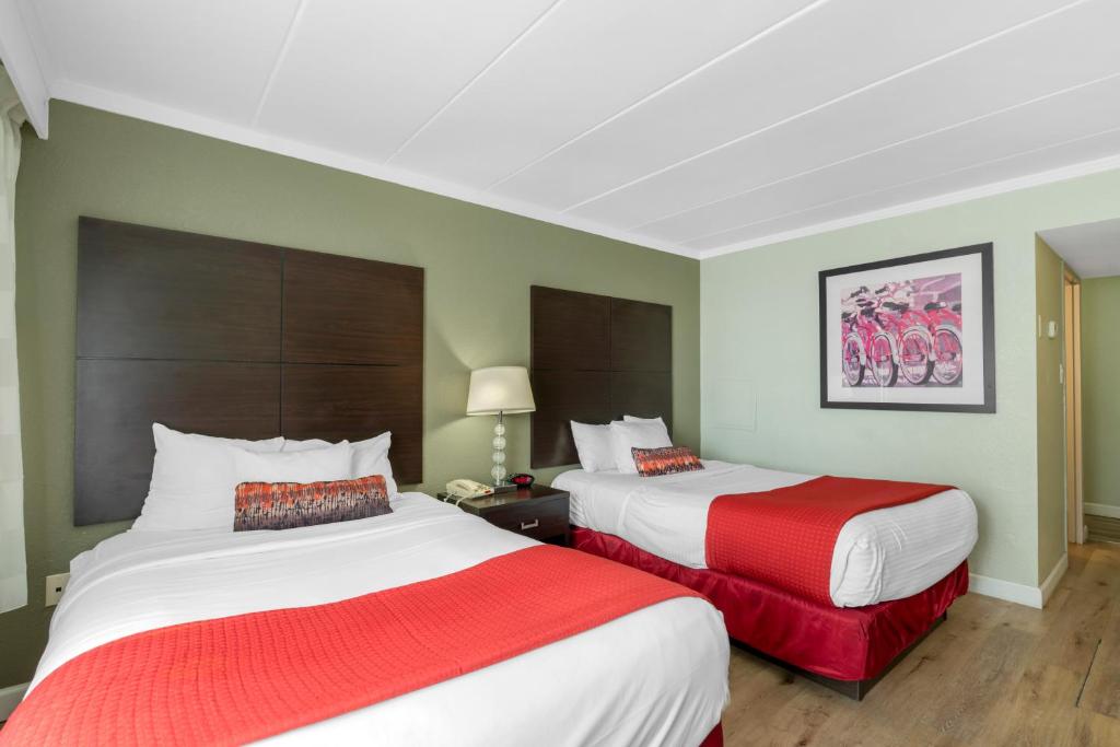 Room with Two Double Beds – Partial Ocean View