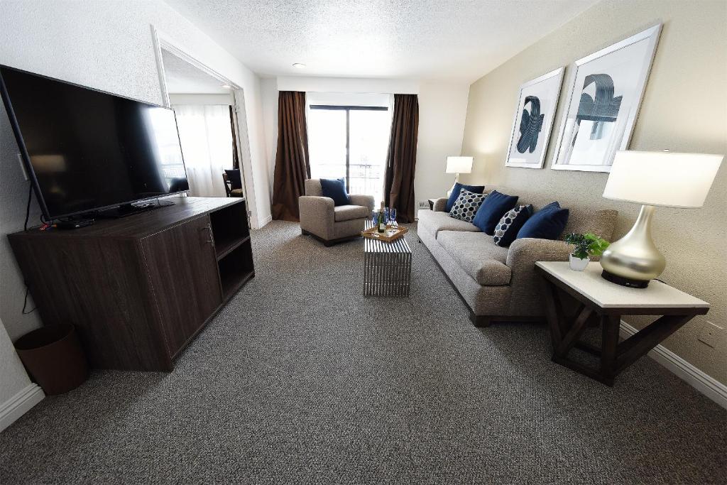 RKS SUPERIOR KING SUITE