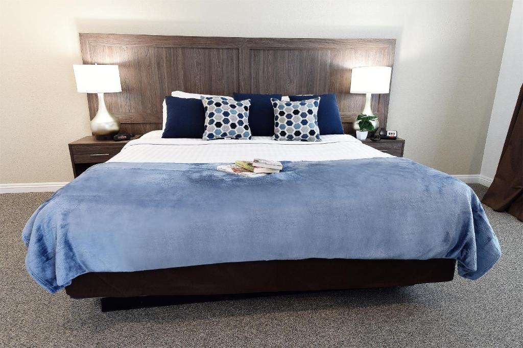 RKSV SUPERIOR KING SUITE WITH COURTYARD VIEW