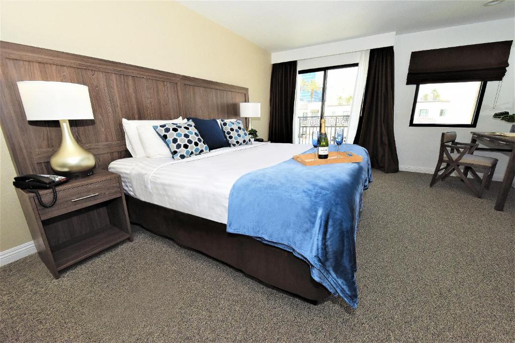 RKV KING ROOM WITH COURTYARD VIEW