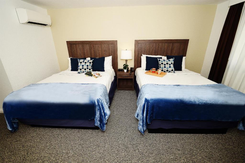 RQQ SINGLE ROOM WITH 2 QUEEN BEDS