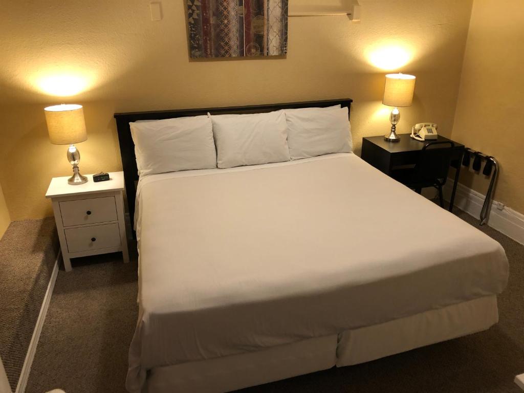 Deluxe King Room