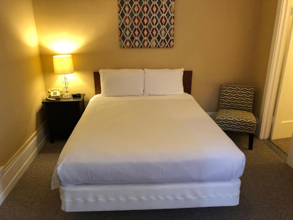 Deluxe Queen Room