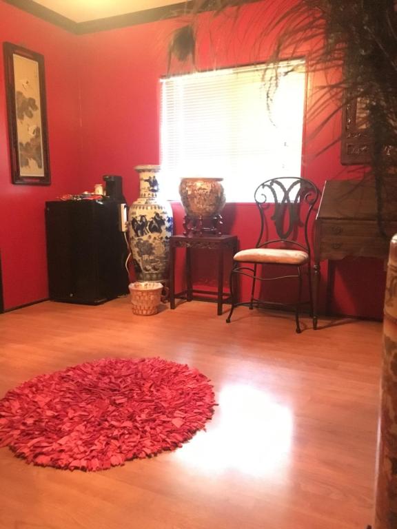 Deluxe Queen Room with Bath