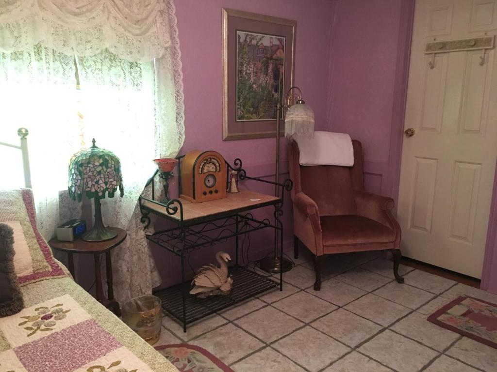 Victorian Room with full-size Bed