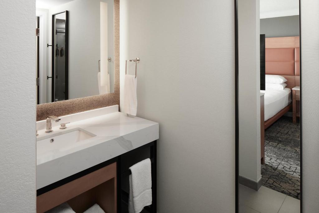 Guest room 1 King Sofa bed Limited view Balcony