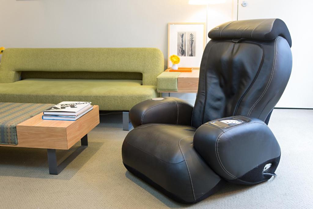 One-Bedroom Queen Suite