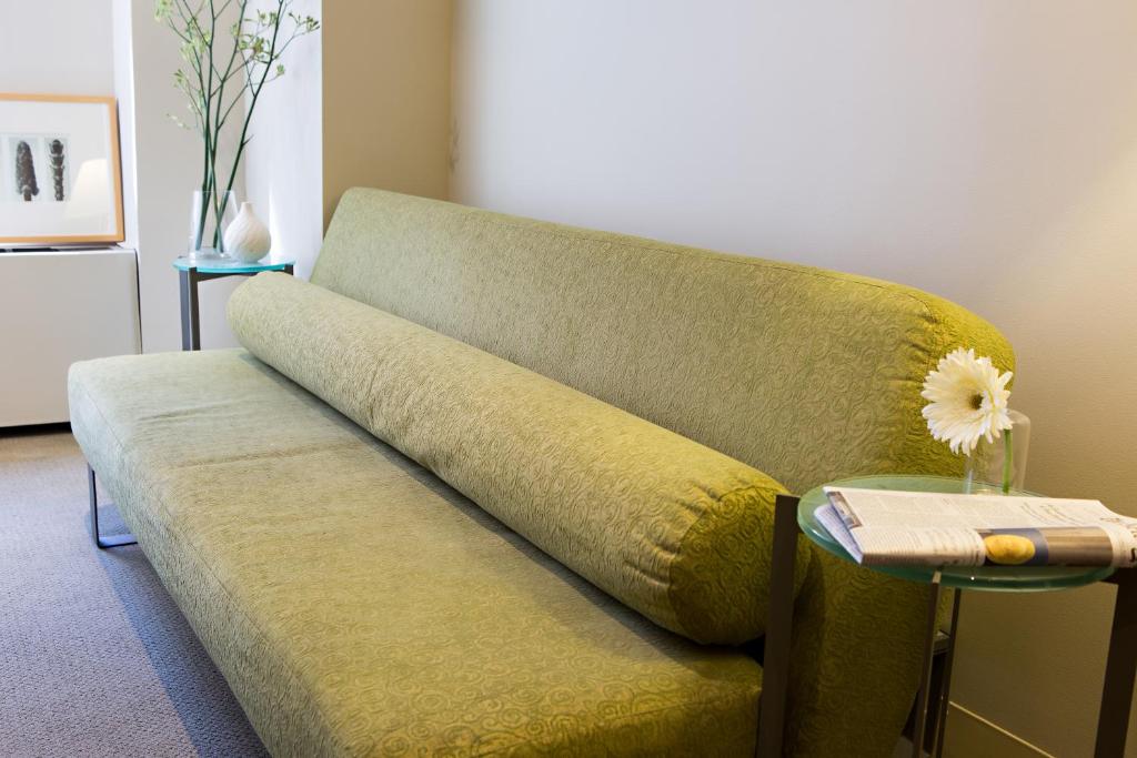 One-Bedroom Queen Suite