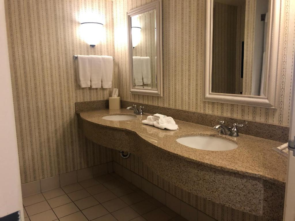 Superior Queen Room with Two Queen Beds