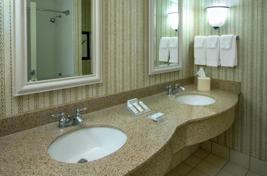 Superior Queen Room with Two Queen Beds