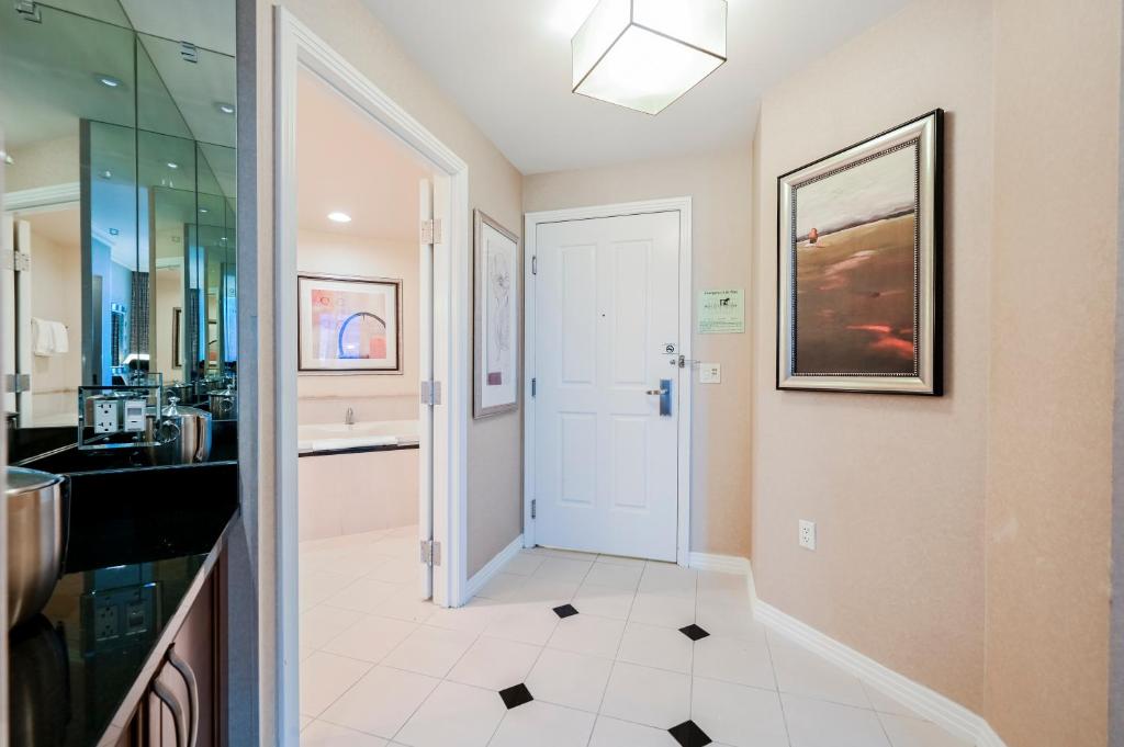 2 Deluxe Penthouse Suites with 2 Balconies and City View