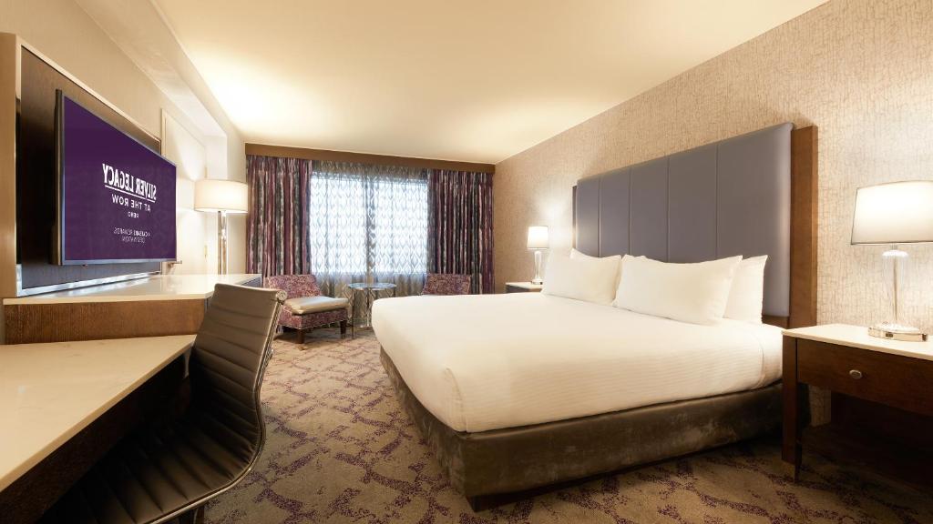 Deluxe Room 1 King Smoking