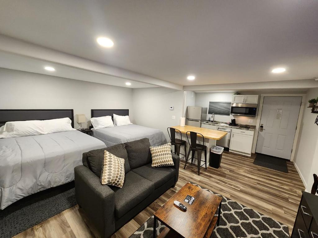 Deluxe Double Kitchenette