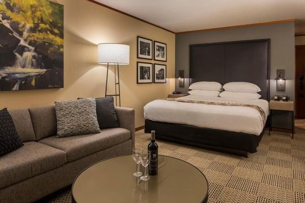 Premier River Fireside Room