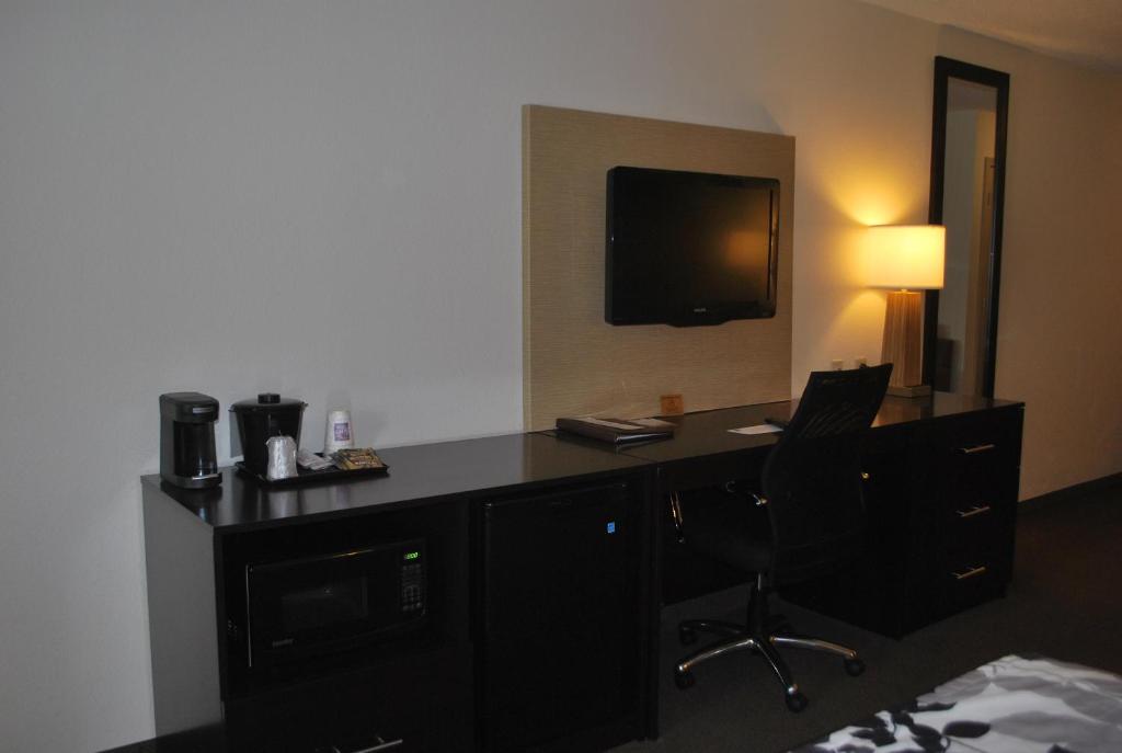 Queen Room with Two Queen Beds – Non-Smoking