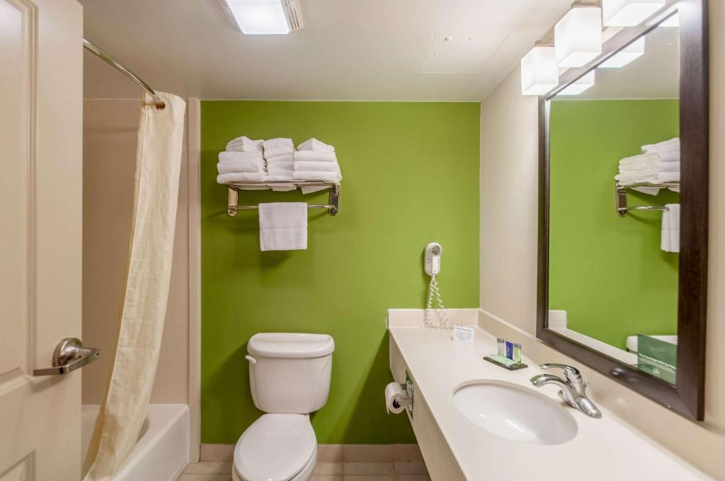 King Suite – Non-Smoking