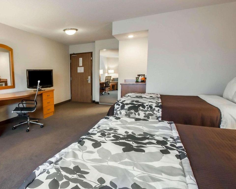 Queen Room with Two Queen Beds – Non-Smoking