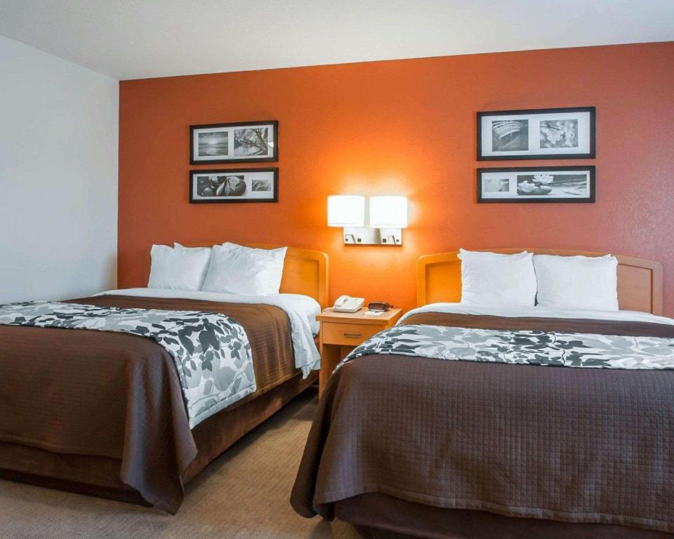 Queen Room with Two Queen Beds – Non-Smoking