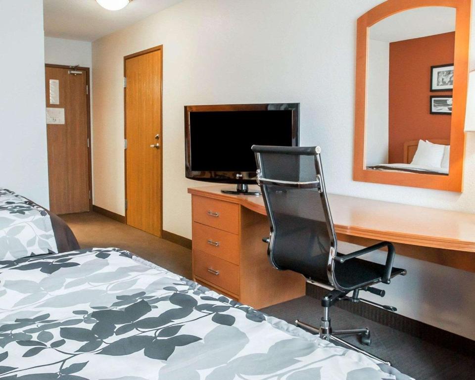 Queen Room with Two Queen Beds – Non-Smoking