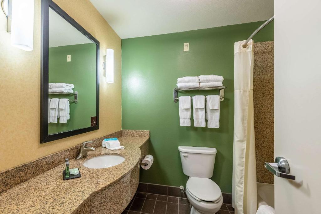 Queen Room with Two Queen Beds – Non-Smoking