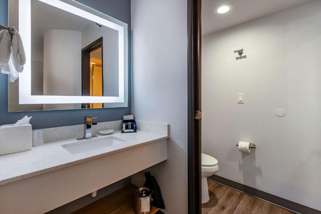 Standard Double Room with Two Double Beds – Non Smoking